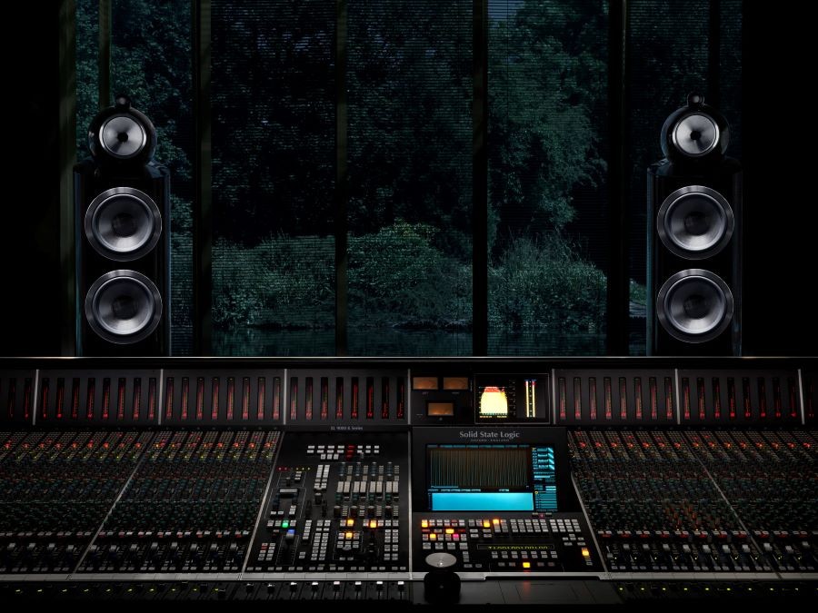 A pair of B&W 800 D3 Diamond Speakers behind a recording studio desk. 